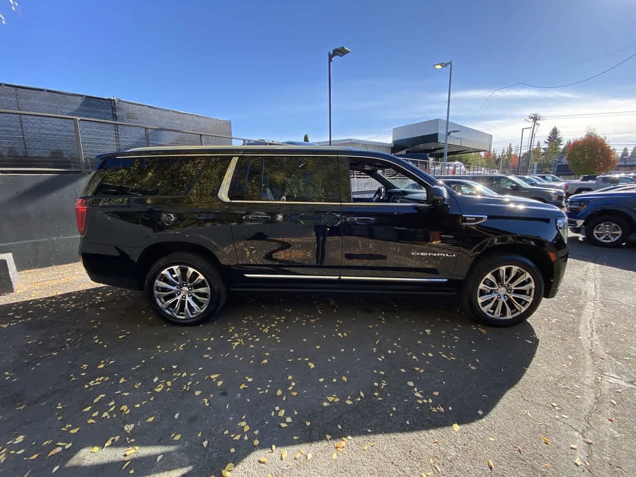 Used 2022 GMC Yukon XL Denali w/ Max Trailering Package AWD/4WD image 7