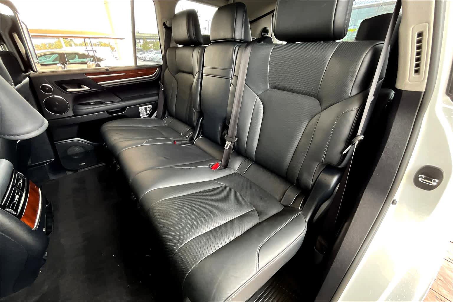 Used 2020 Lexus LX 570 4WD w/ Luxury Package image 21