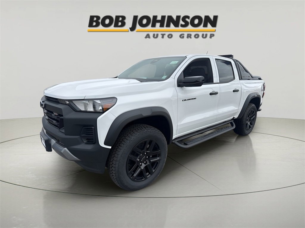 Used 2025 Chevrolet Colorado Trail Boss w/ Midnight Edition image 3