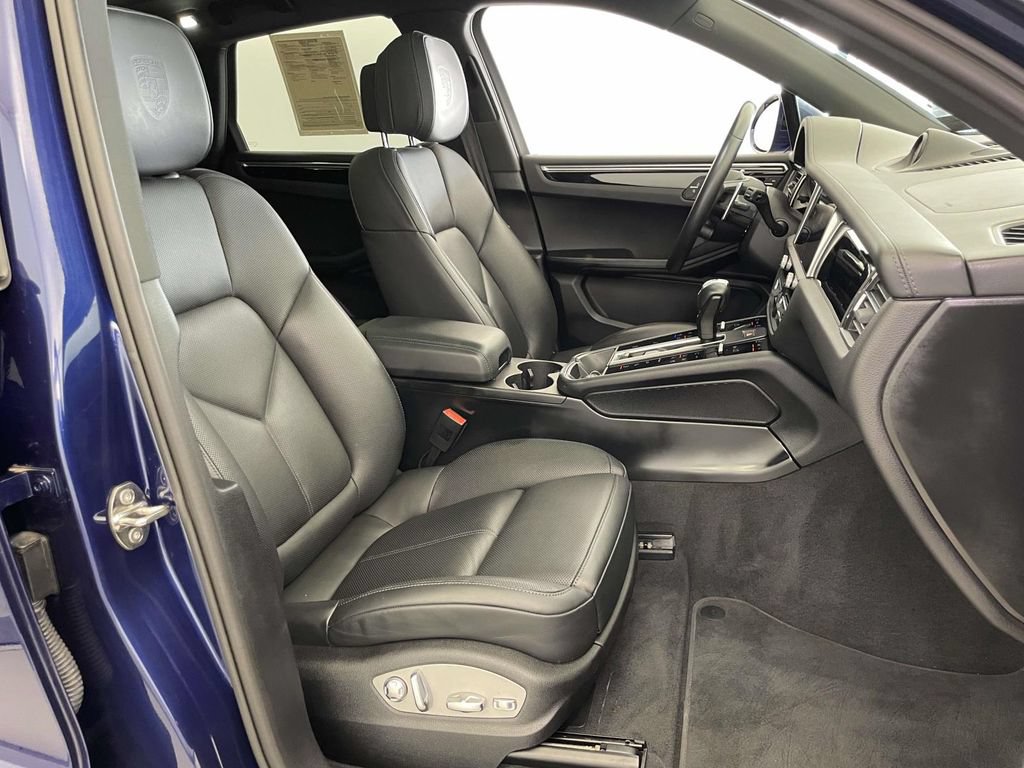 Certified 2023 Porsche Macan AWD/4WD image 23