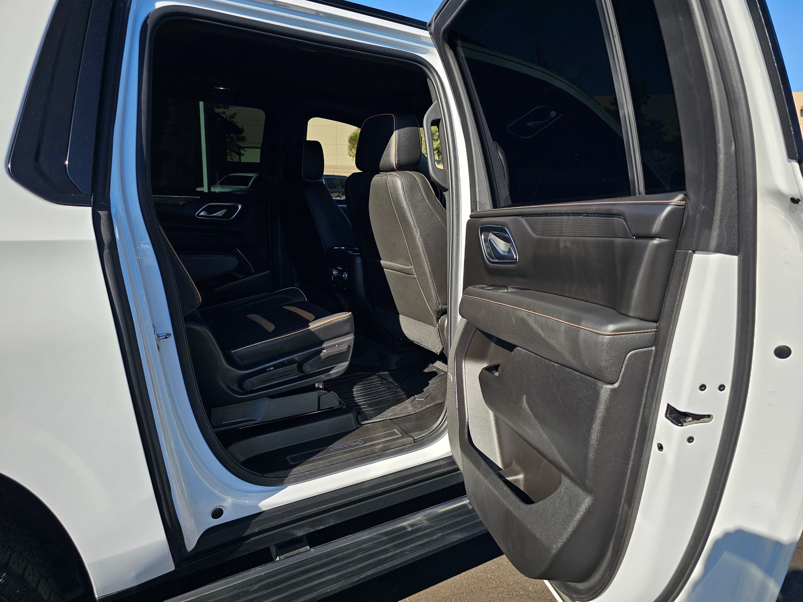 Used 2022 GMC Yukon XL AT4 w/ Technology Package AWD/4WD image 41
