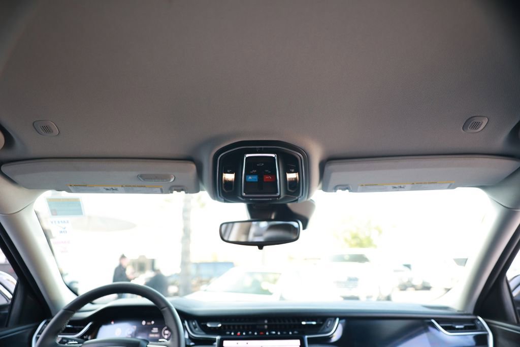 Used 2023 Jeep Grand Cherokee L Limited w/ Luxury Tech Group II RWD image 31