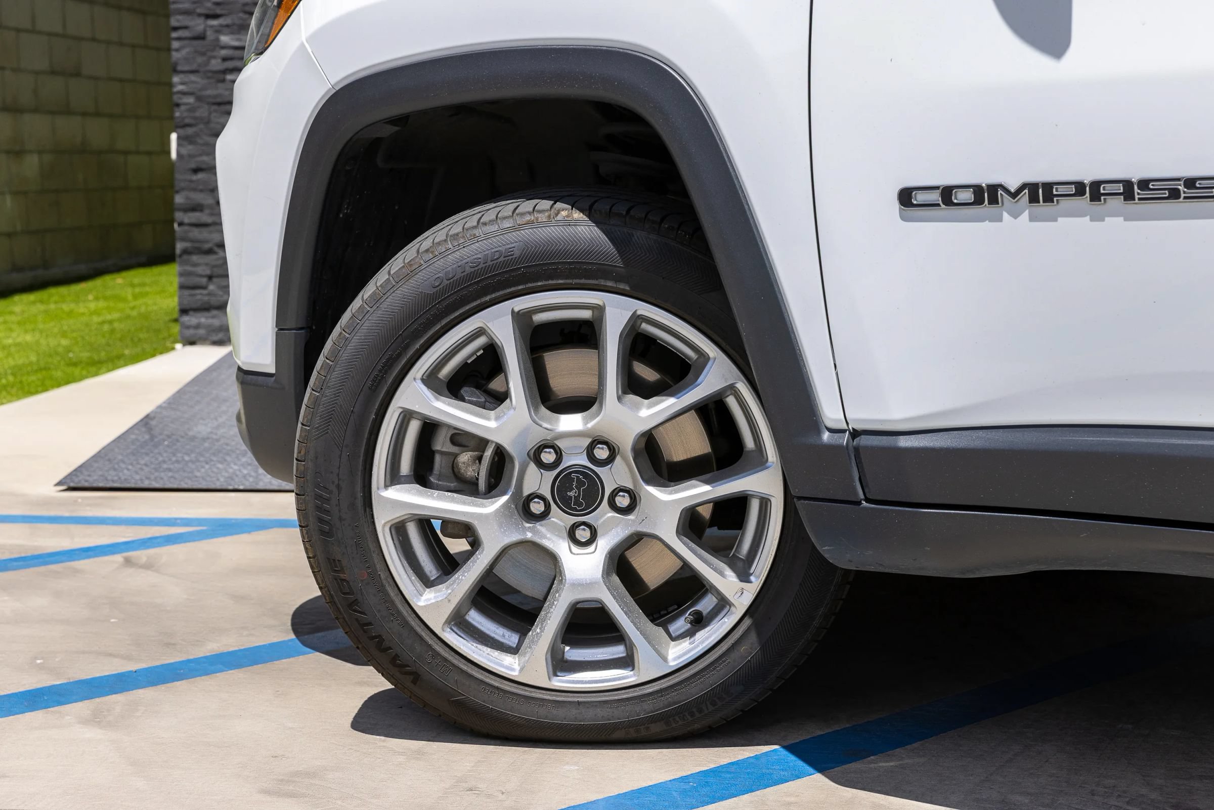 Used 2025 Jeep Compass Limited AWD/4WD image 34