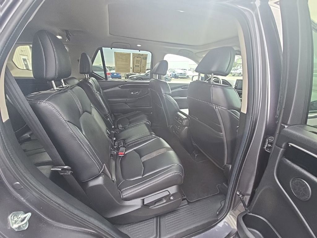 Used 2025 Honda Pilot Touring image 32