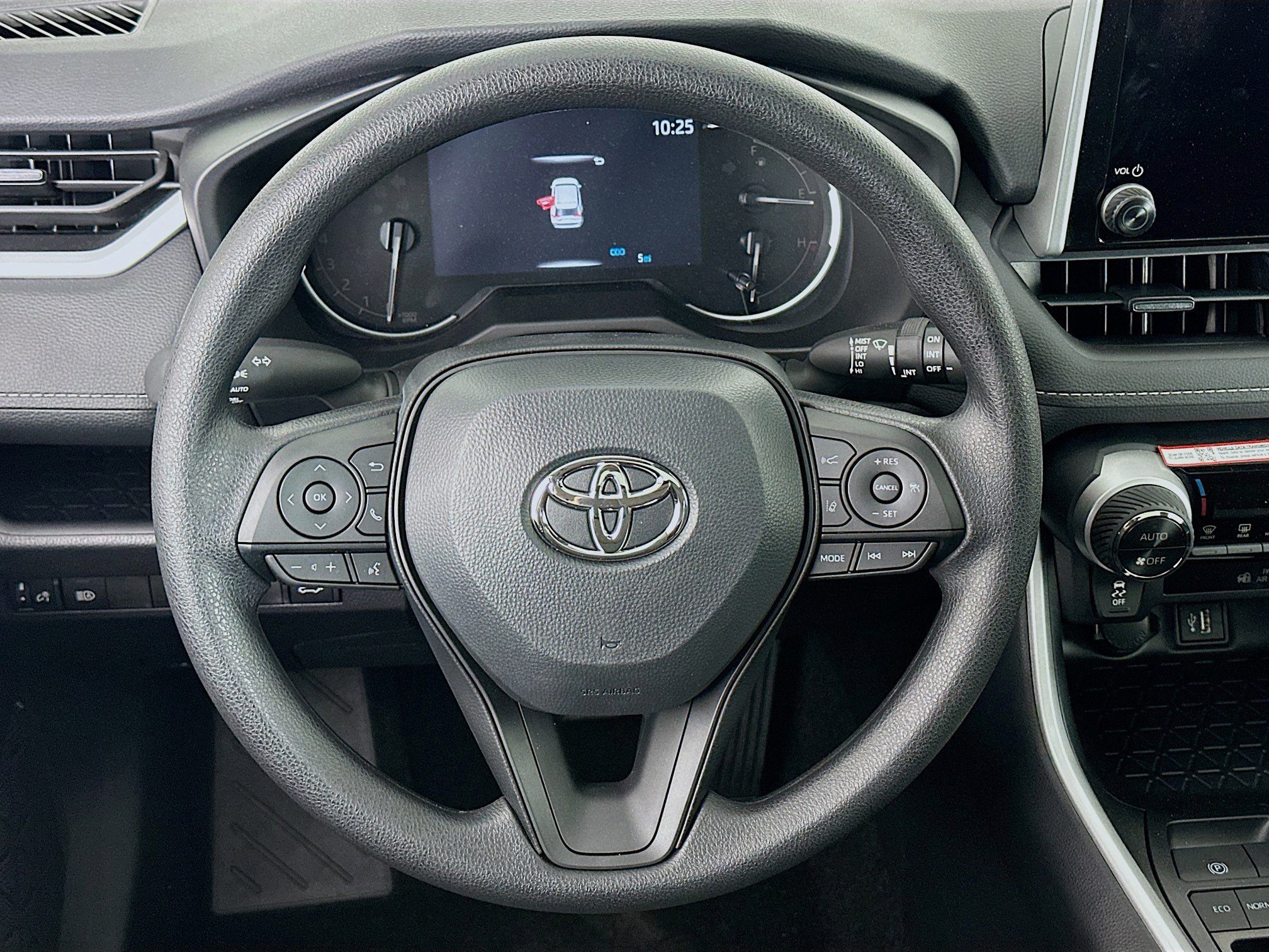 Used 2025 Toyota RAV4 XLE w/ Convenience Package image 18