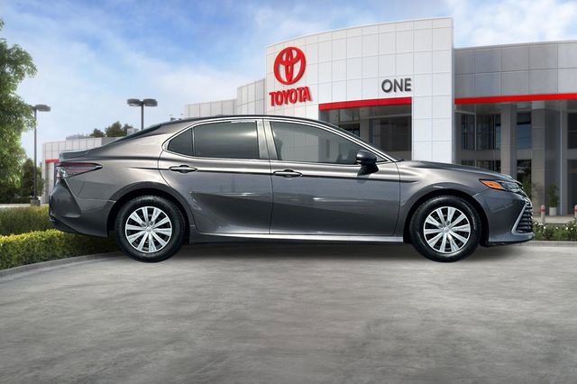 Used 2022 Toyota Camry LE FWD image 3