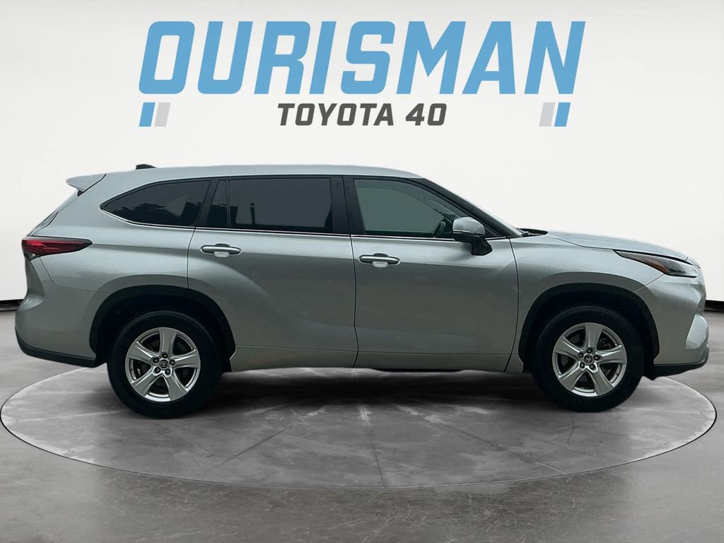 Used 2023 Toyota Highlander LE FWD image 8