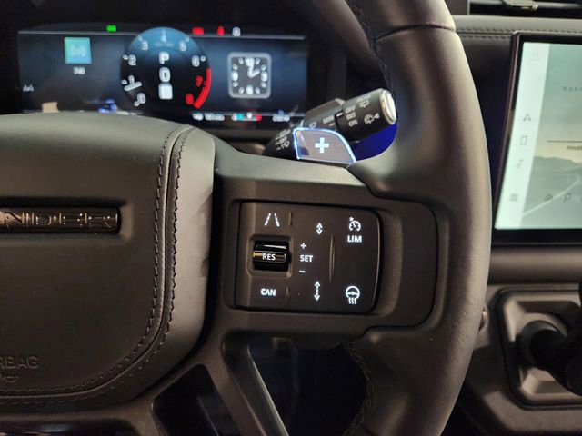 Used 2025 Land Rover Defender 110 image 27