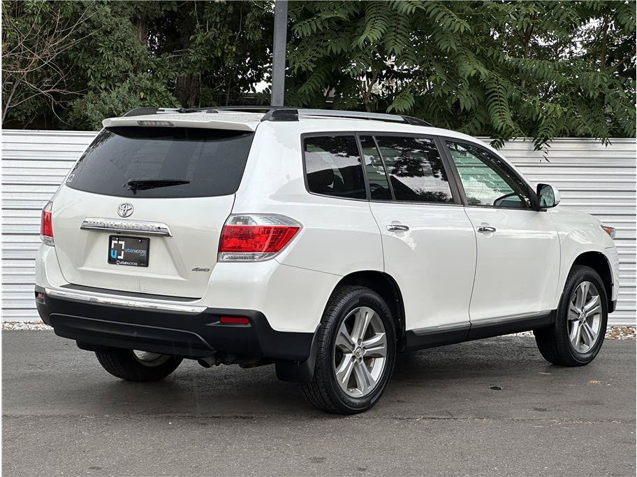 Used 2011 Toyota Highlander Limited w/ Tow Pkg AWD/4WD image 10