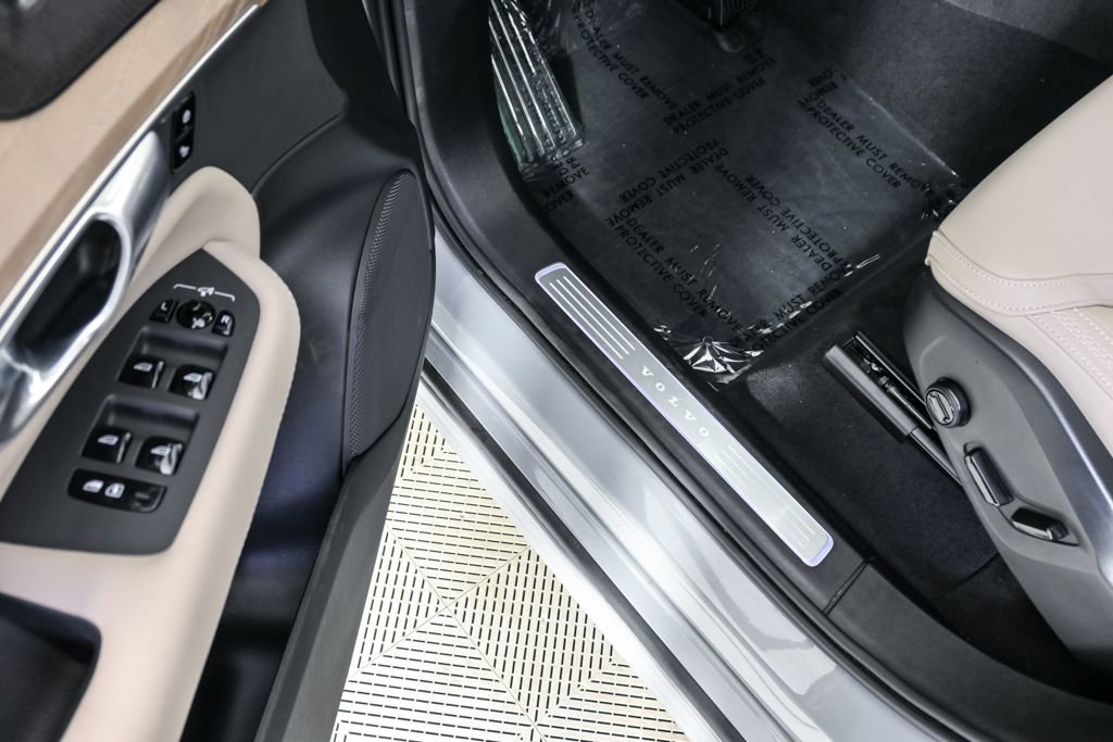 Certified 2026 Volvo XC90 B6 Plus w/ Protection Package Premier image 10