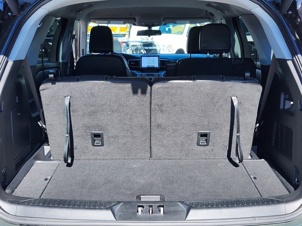 Certified 2022 Ford Explorer XLT w/ Equipment Group 202A image 33