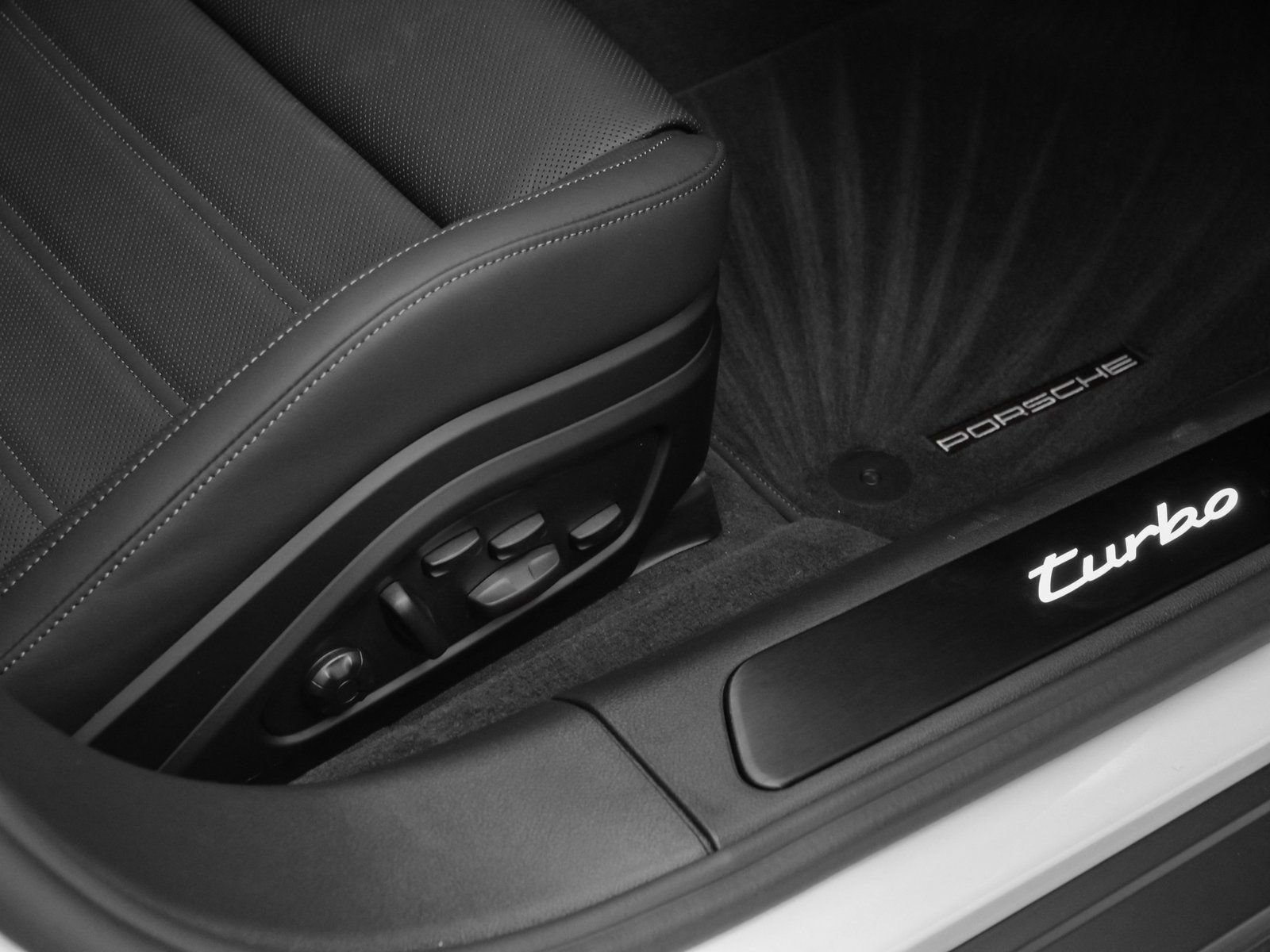 Certified 2025 Porsche Panamera Turbo image 26