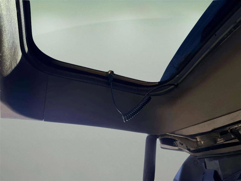 Used 2015 GMC Yukon Denali w/ Premium Package image 27