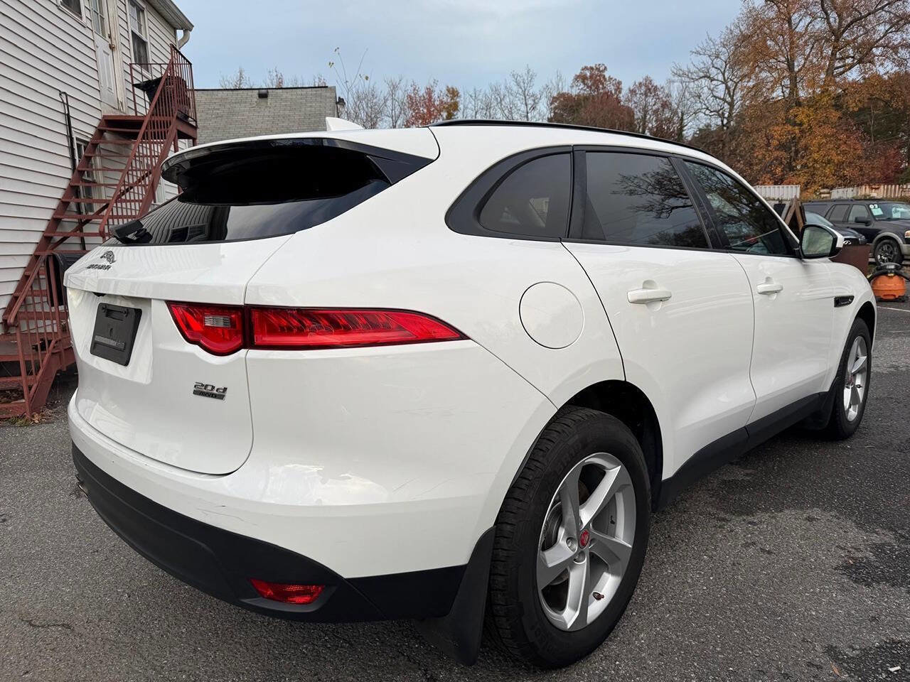 Used 2018 Jaguar F-PACE Premium image 11