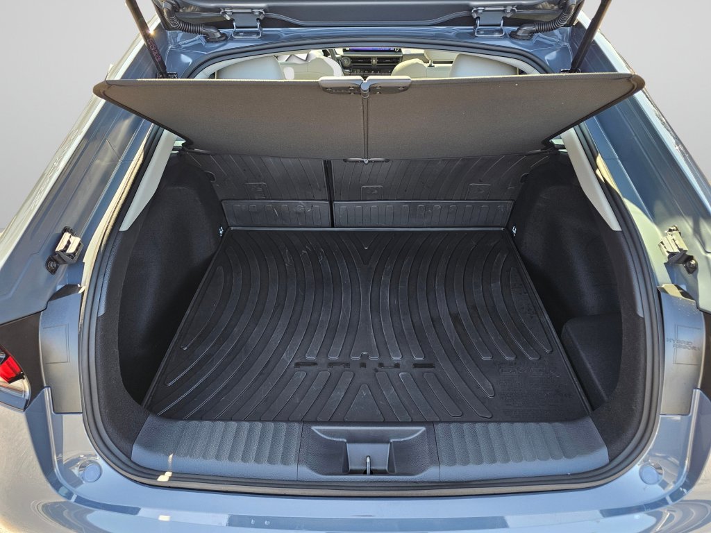 Used 2025 Toyota Prius XLE image 19