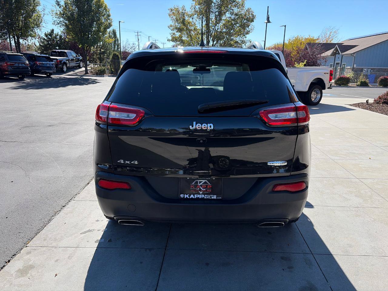 Used 2016 Jeep Cherokee Latitude w/ Cold Weather Group AWD/4WD image 10