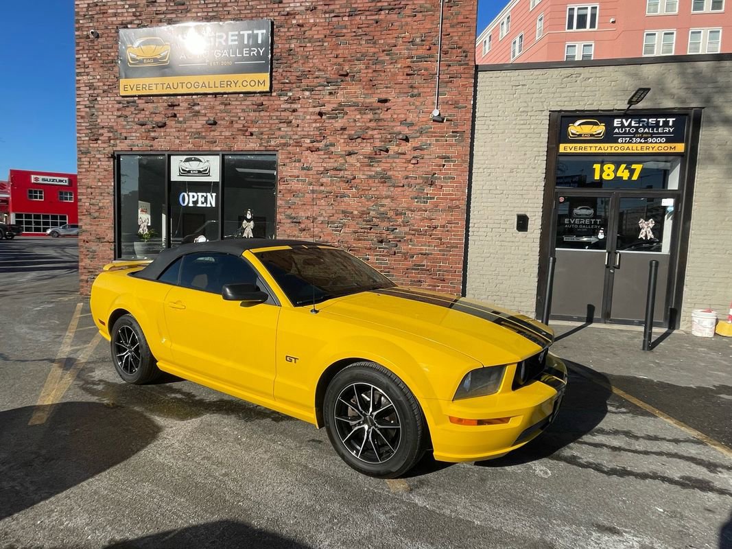 Used 2005 Ford Mustang GT Premium image 2