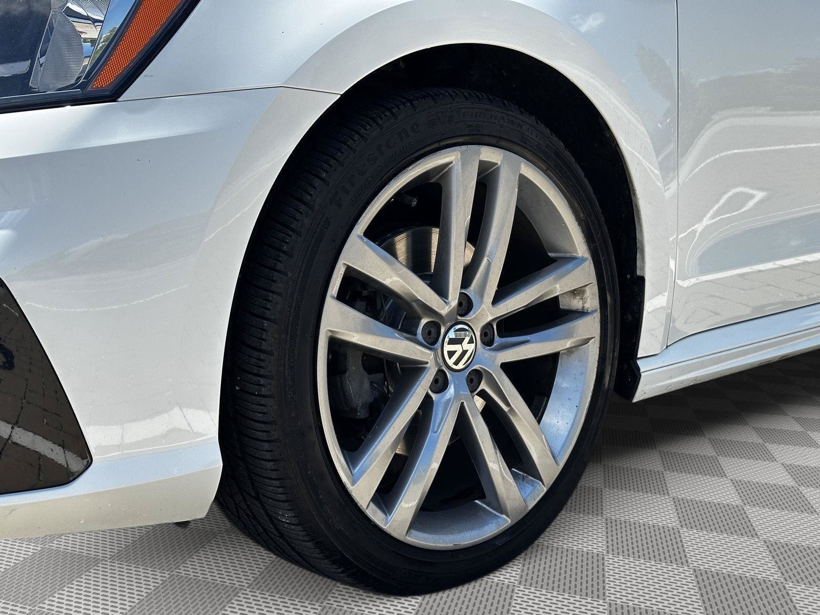 Used 2018 Volkswagen Passat 2.0T R-Line FWD image 8