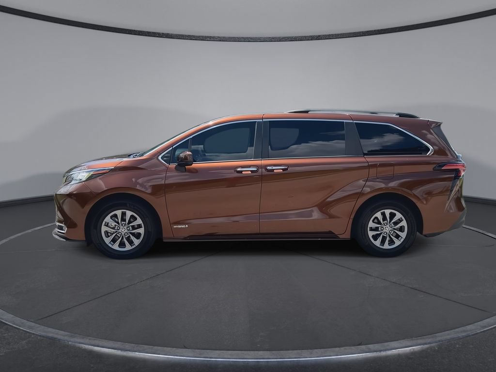 Certified 2021 Toyota Sienna XLE FWD image 5
