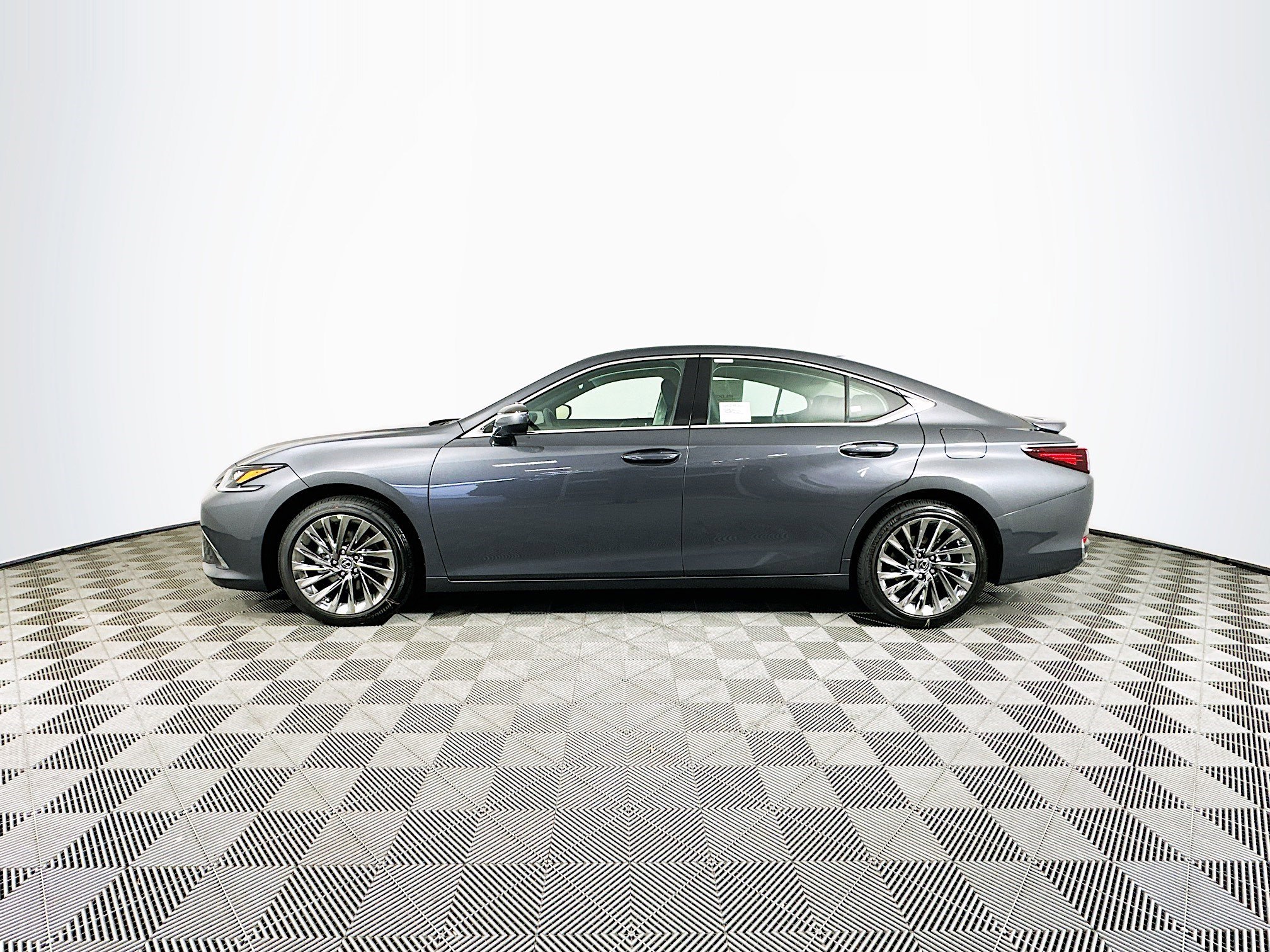 New 2025 Lexus ES 300h w/ Luxury Package image 4