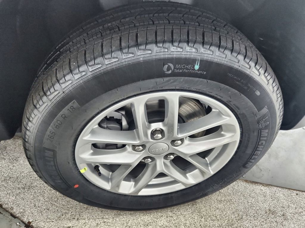 New 2025 Jeep Grand Cherokee L Laredo image 34