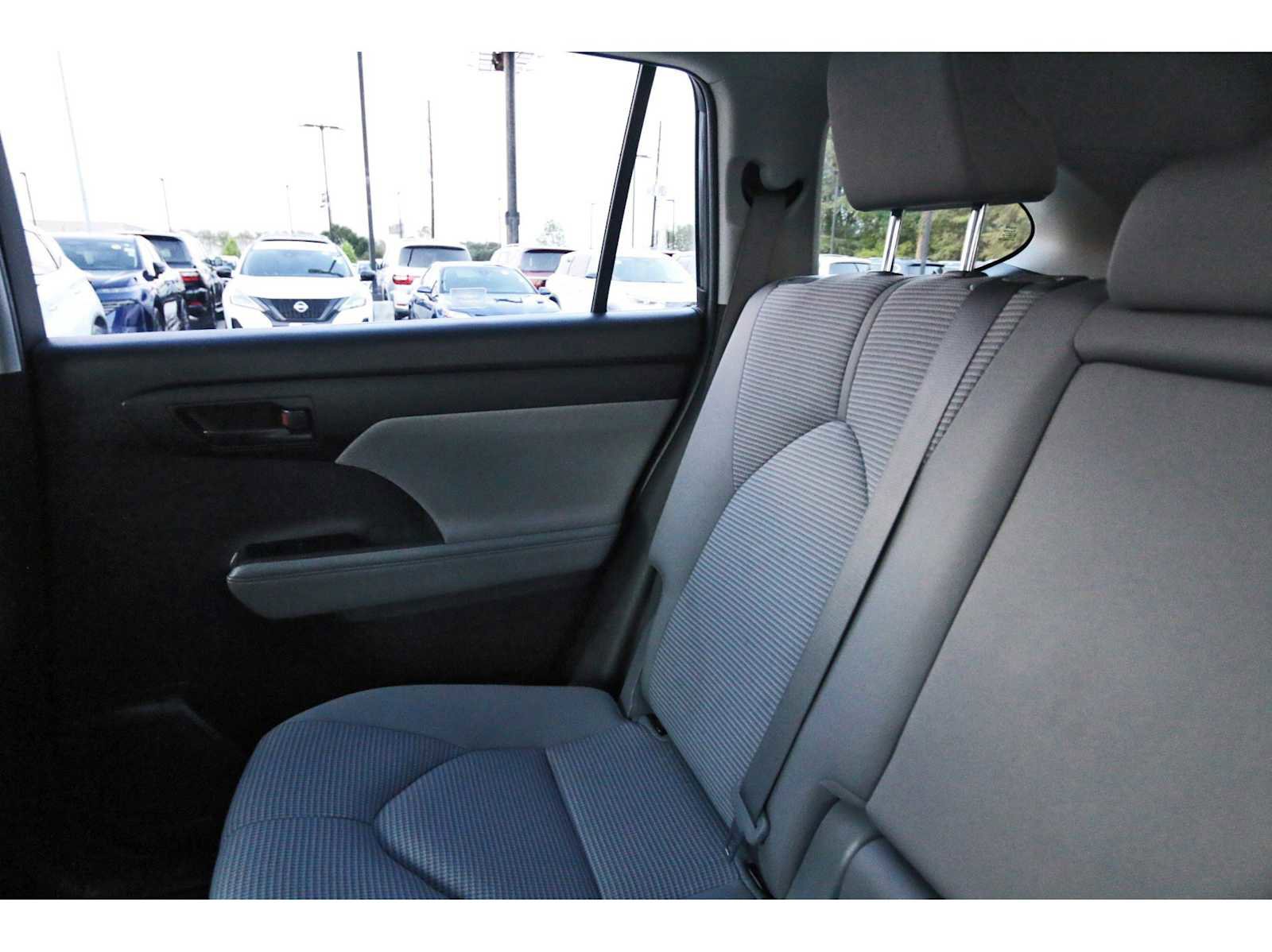 Used 2023 Toyota Highlander LE image 9