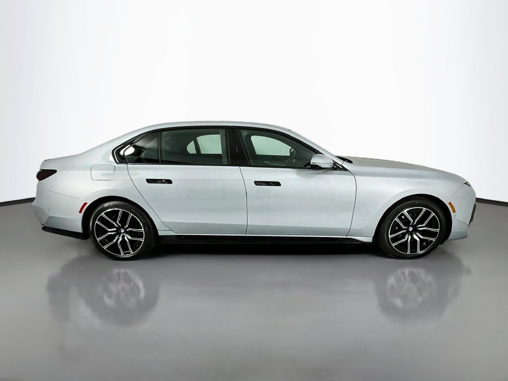 Used 2023 BMW 740i w/ Parking Assistance Package RWD image 8