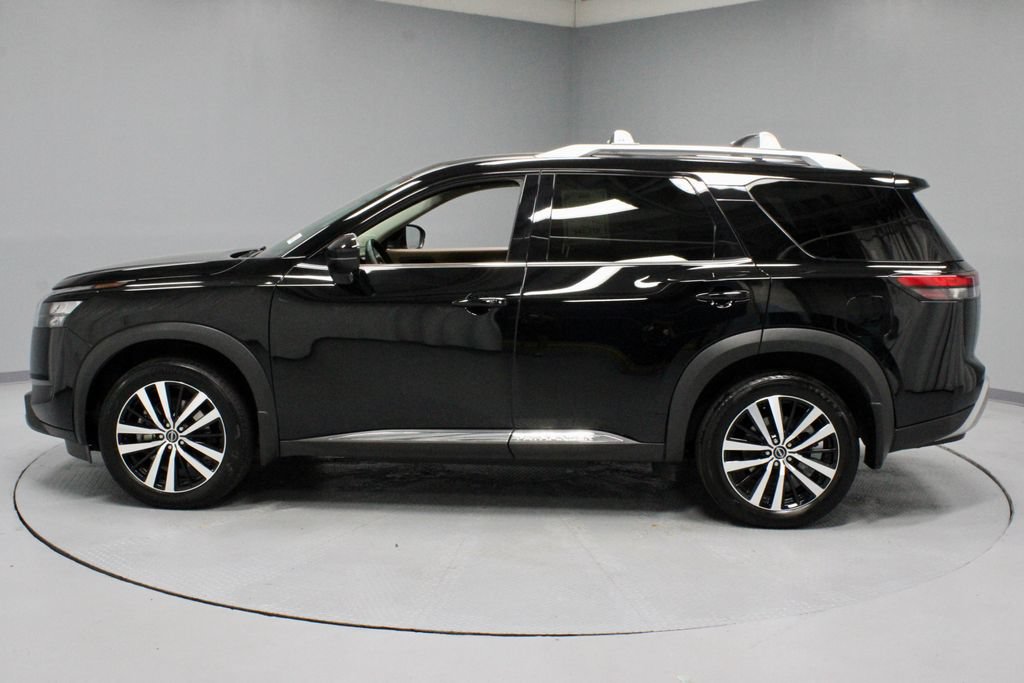 Certified 2025 Nissan Pathfinder Platinum w/ Cargo Package AWD/4WD image 8