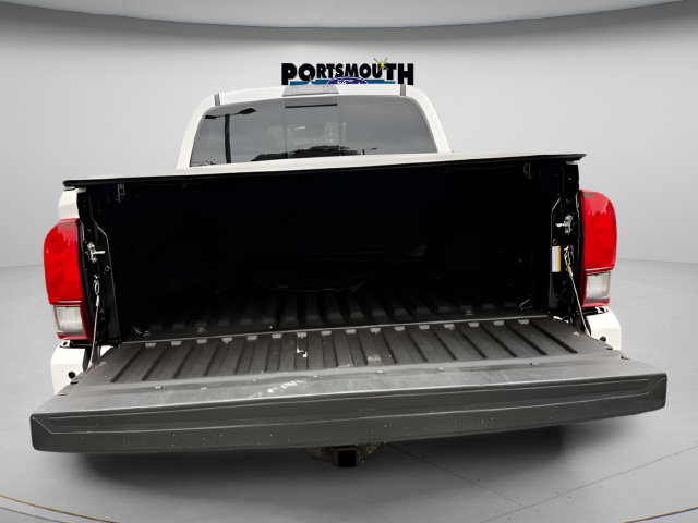 Used 2021 Toyota Tacoma SR5 AWD/4WD image 12