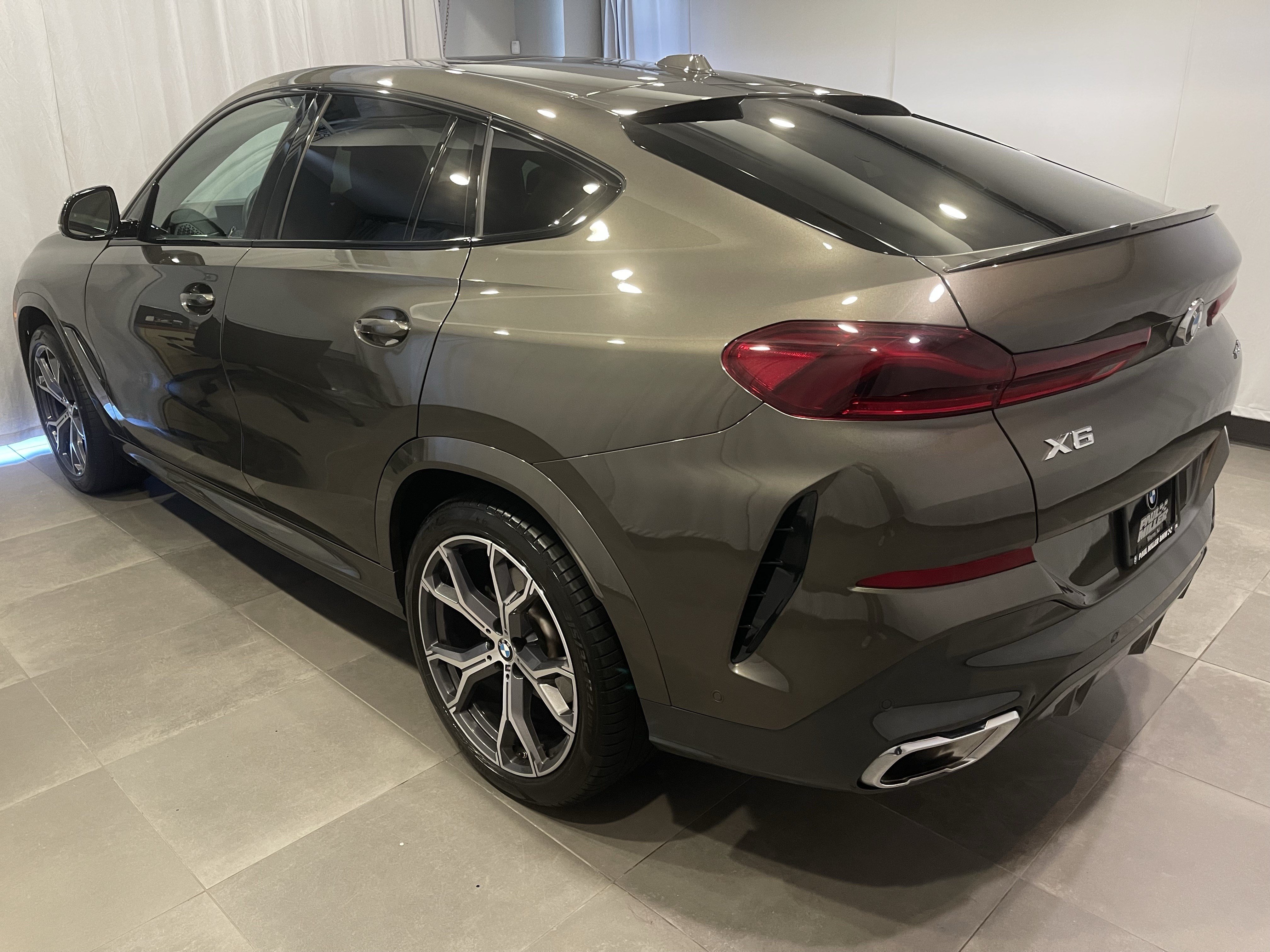 Certified 2025 BMW X6 xDrive40i w/ Parking Assistance Package AWD/4WD image 4