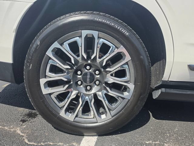 Used 2023 GMC Yukon Denali Ultimate AWD/4WD image 5