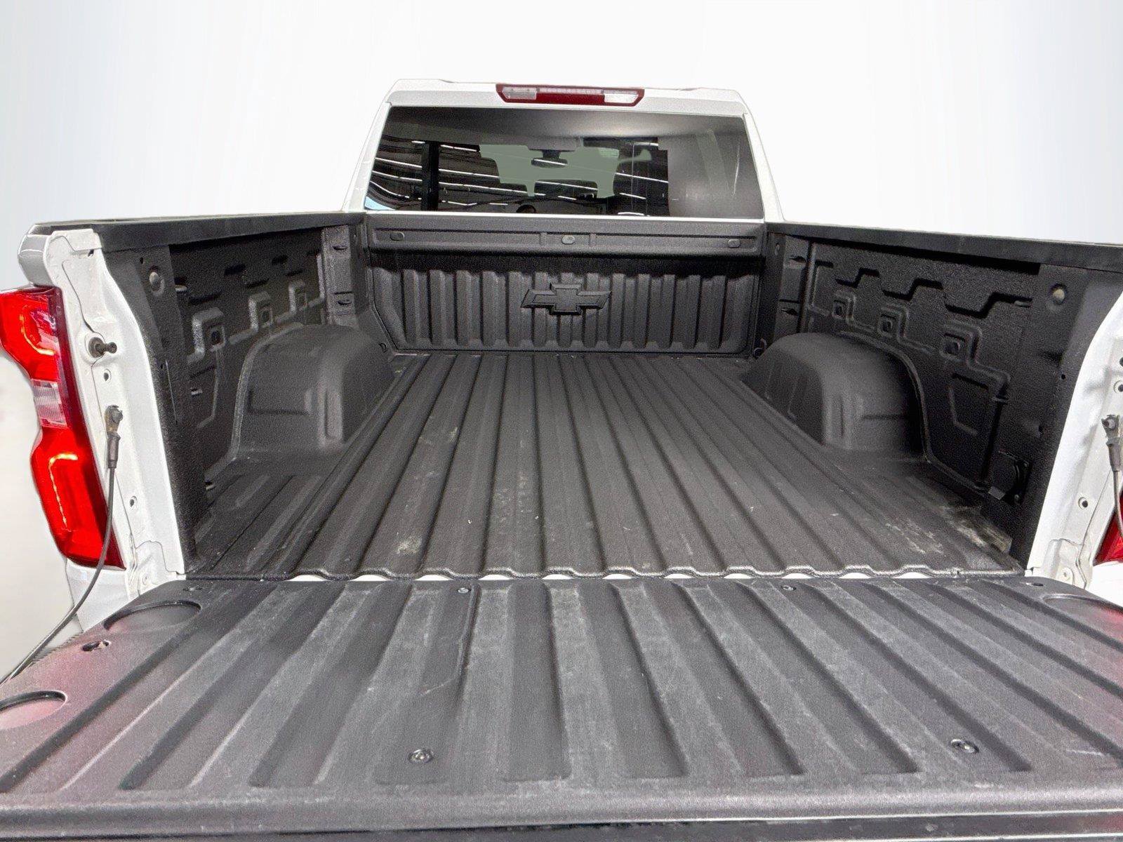 Used 2022 Chevrolet Silverado 1500 Custom w/ Safety Confidence Package AWD/4WD image 16