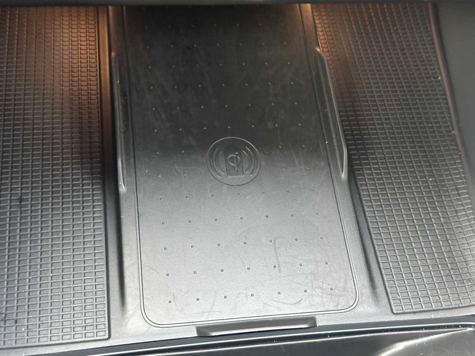 Used 2025 Volvo XC40 B5 Core w/ Climate Package image 30