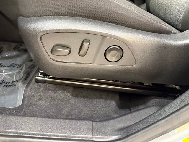 Used 2025 GMC Acadia Elevation image 13