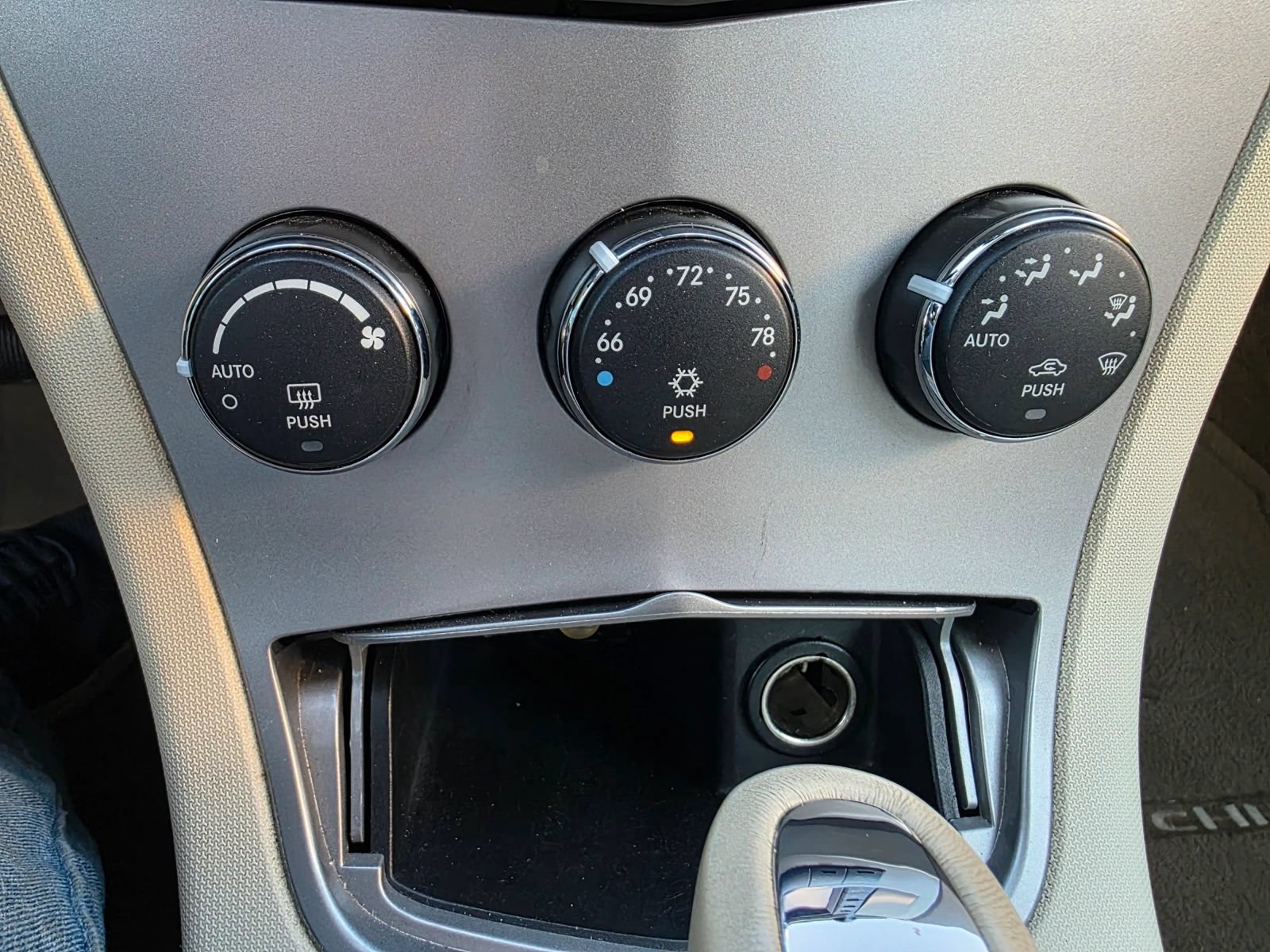 Used 2008 Chrysler Sebring Limited w/ Luxury Group FWD image 15