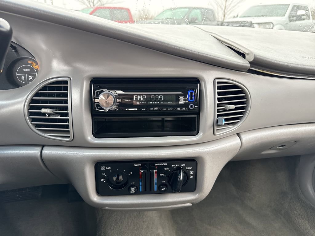 Used 2001 Buick Century Custom w/ Premium Pkg FWD image 17