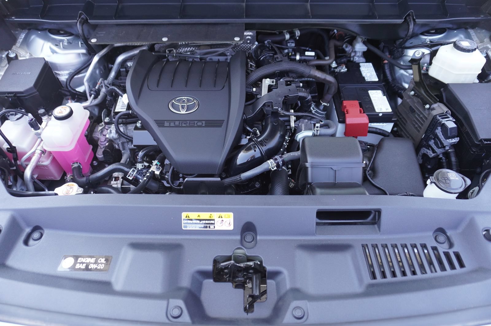 Used 2024 Toyota Highlander LE AWD/4WD image 25