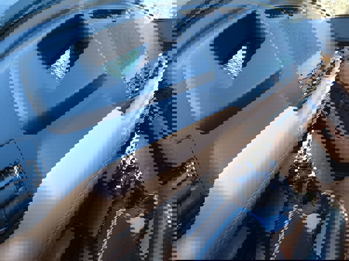 Used 2023 Land Rover Defender 130 S image 11