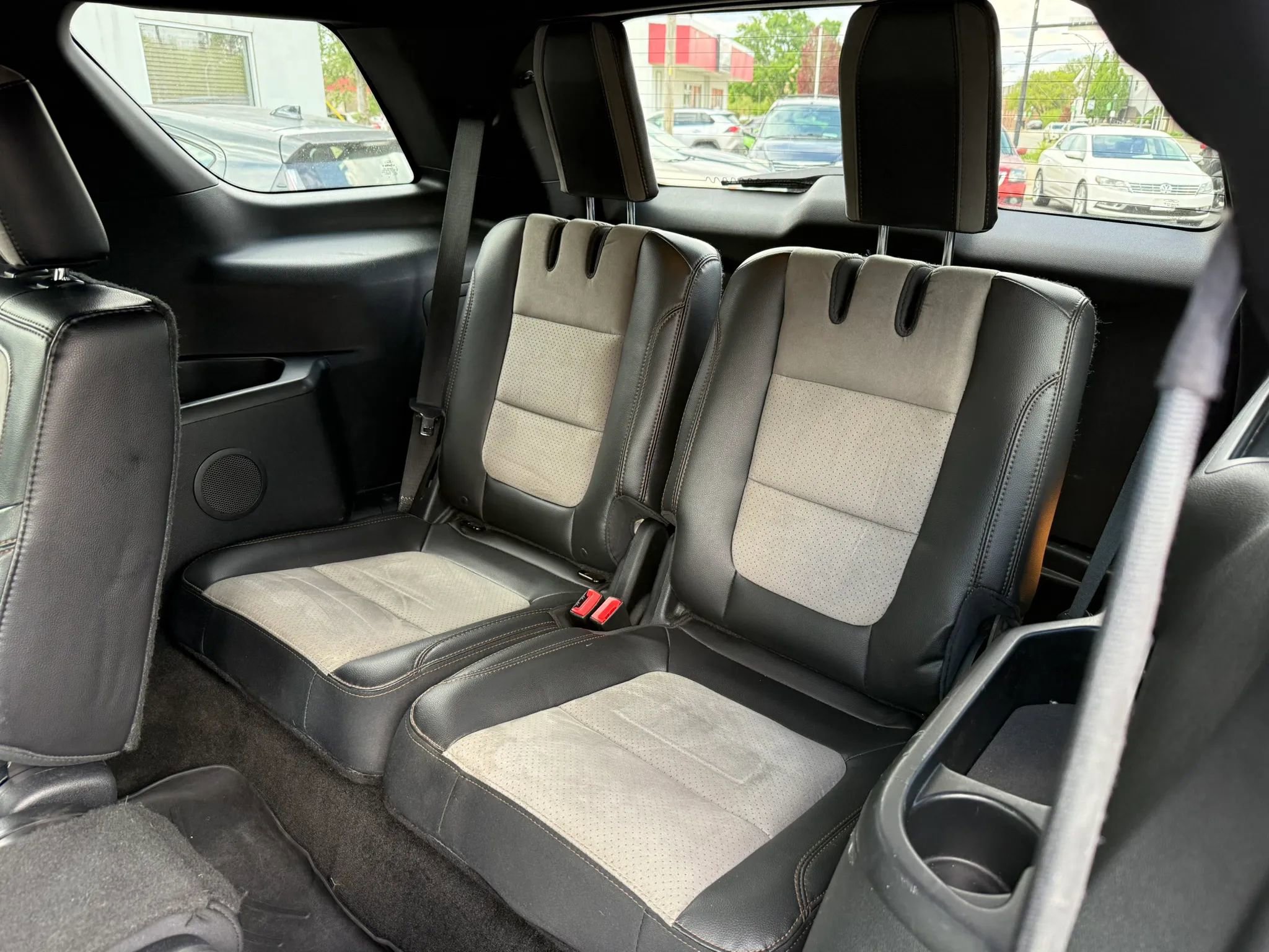 Used 2017 Ford Explorer XLT w/ XLT Technology Feature Bundle AWD/4WD image 8