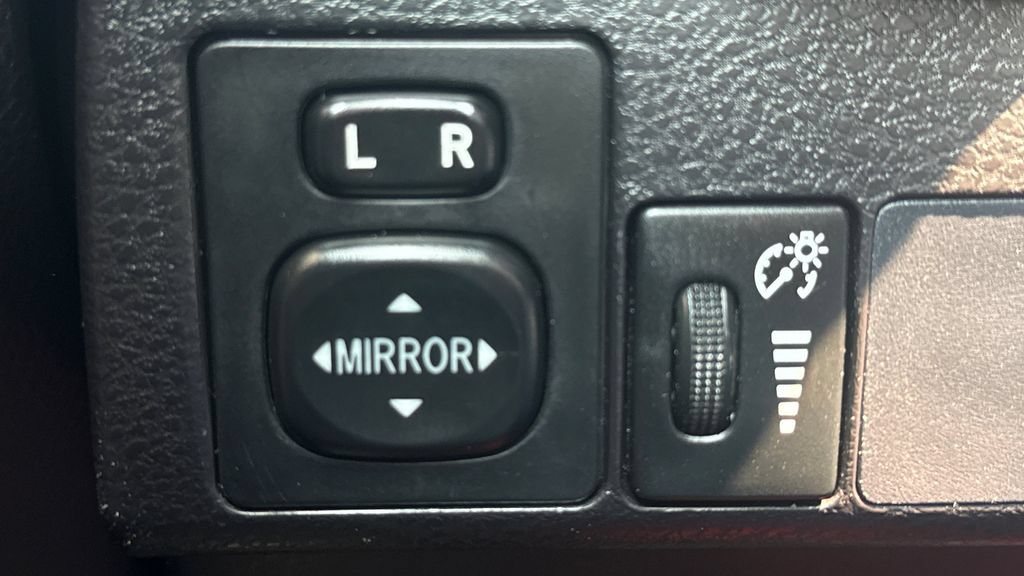 Used 2017 Toyota Corolla SE FWD image 37
