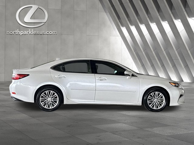 Used 2017 Lexus ES 350 w/ Luxury Package FWD image 4