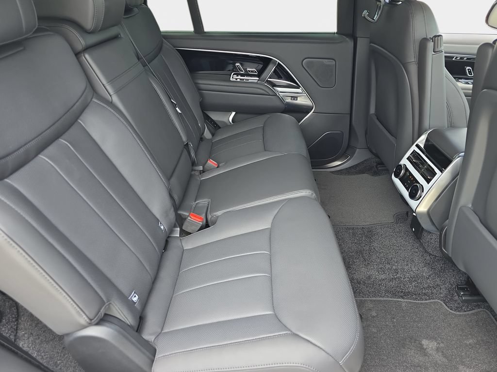 New 2026 Land Rover Range Rover Long Wheelbase SE AWD/4WD image 11
