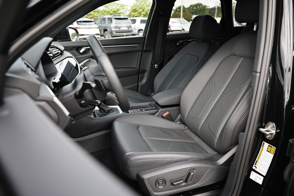 Used 2025 Audi Q3 2.0T Premium w/ Convenience Package AWD/4WD image 20
