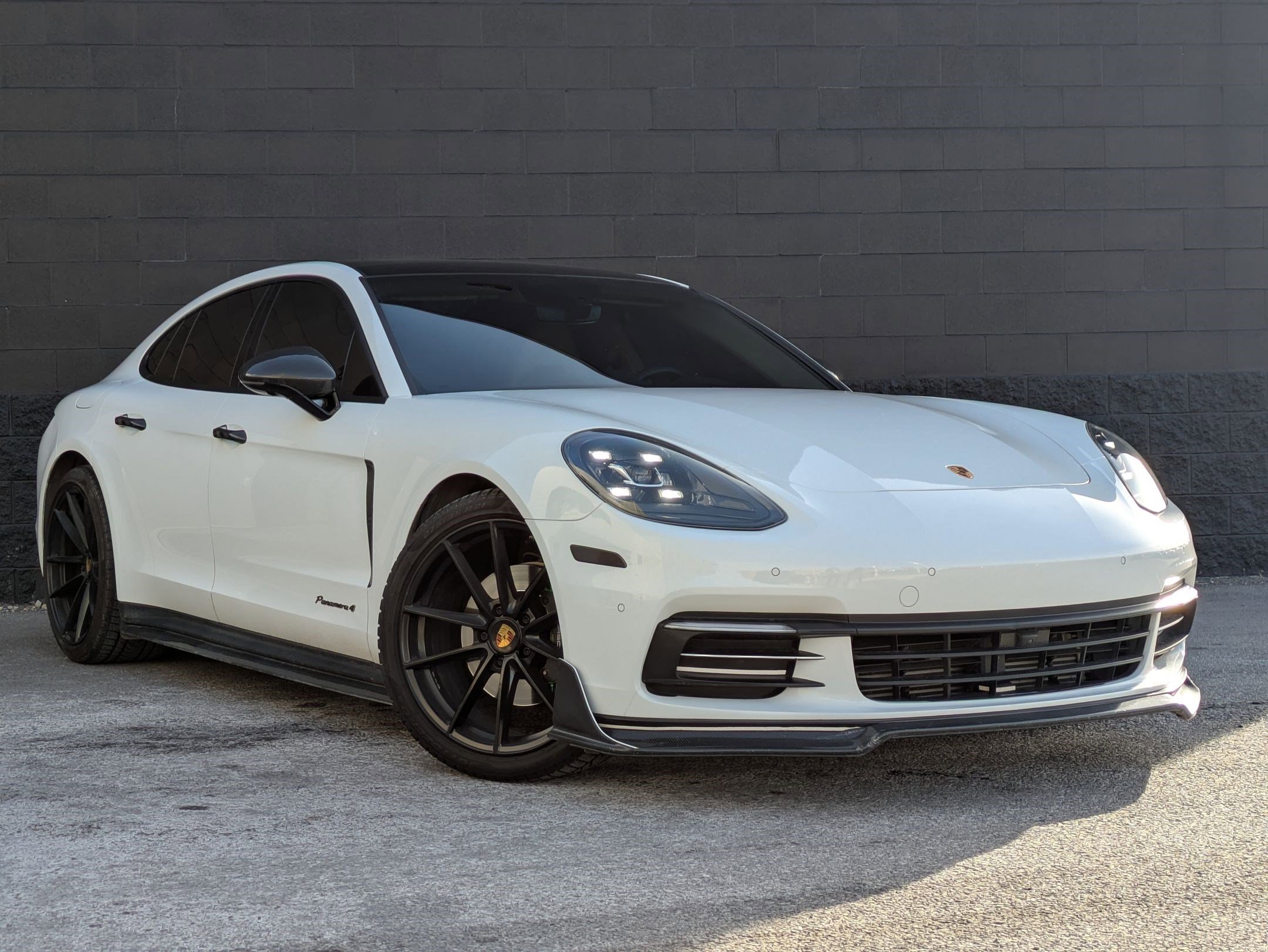 Used 2018 Porsche Panamera 4 image 3