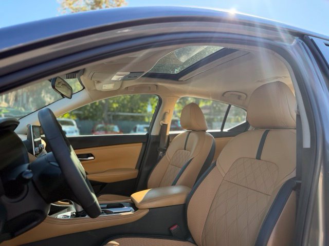 Used 2021 Nissan Sentra SV w/ SV Premium Package FWD image 13