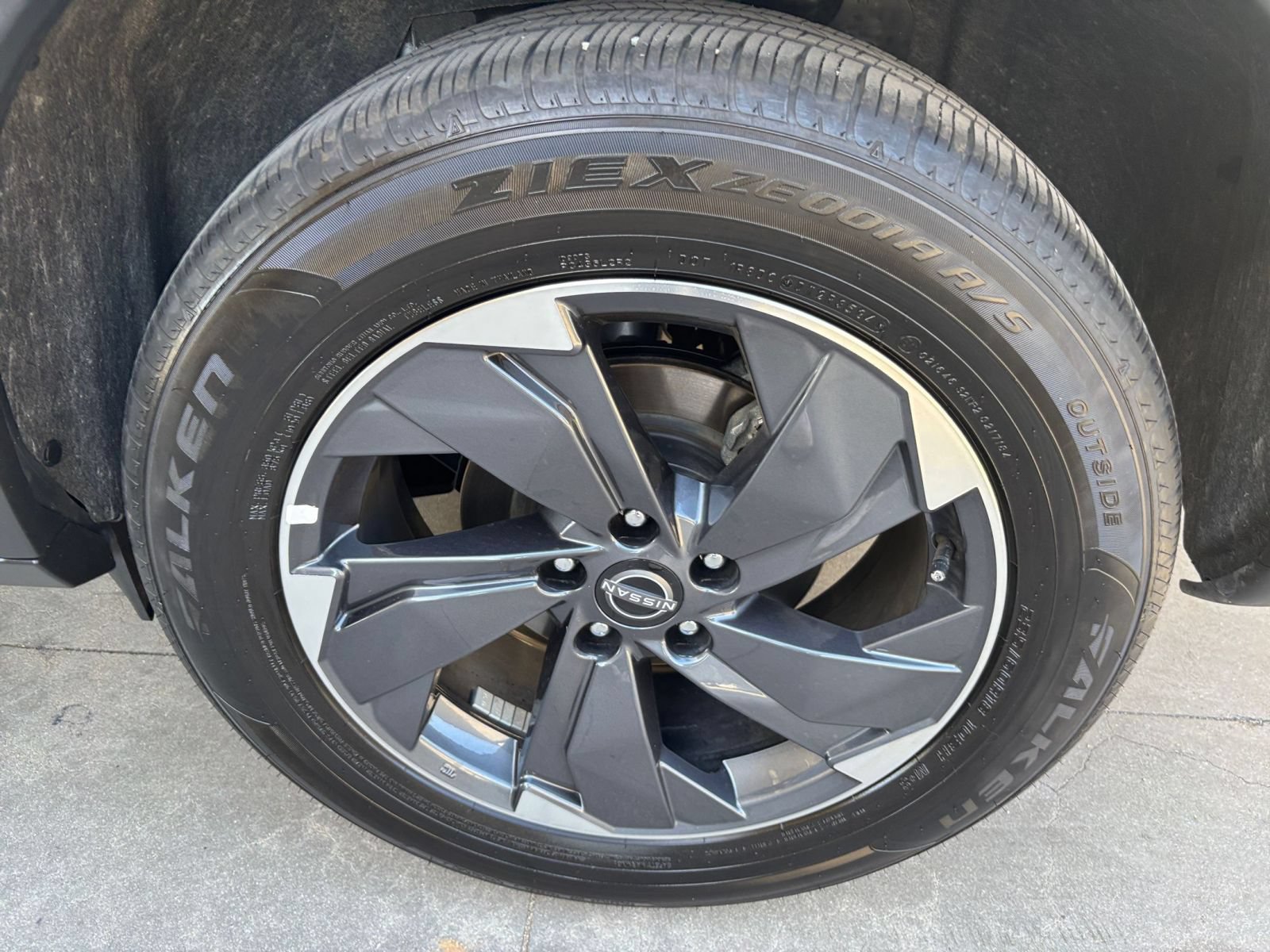 Used 2025 Nissan Rogue SV FWD image 32