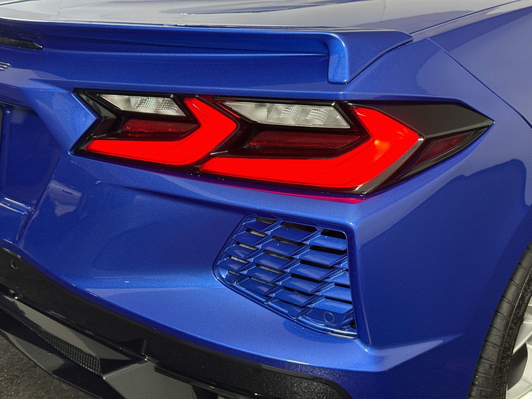 Used 2022 Chevrolet Corvette Stingray Premium Conv w/ Chrome Exterior Badge Package RWD image 28
