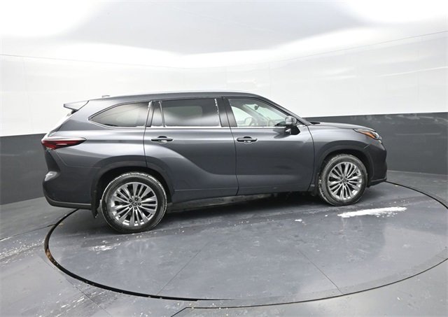 Used 2024 Toyota Highlander Platinum image 8