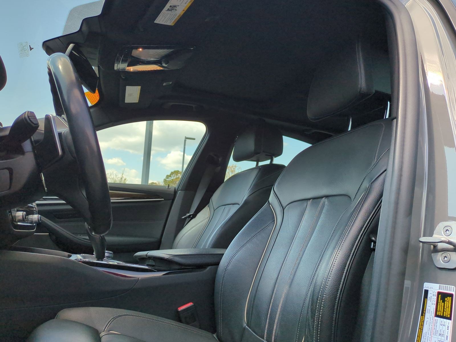 Used 2021 BMW M550i xDrive w/ Premium Package image 16