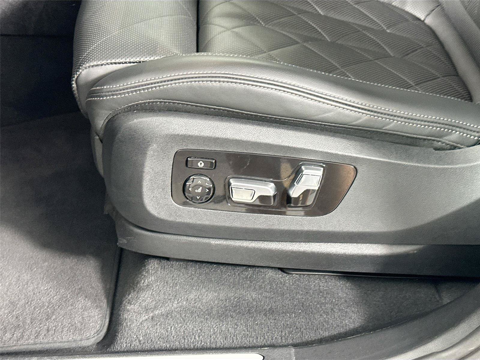 Used 2025 BMW X5 sDrive40i RWD image 13